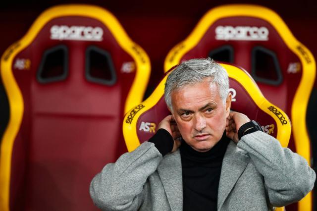 Jose-Mourinho-Roma-side-eye.jpg